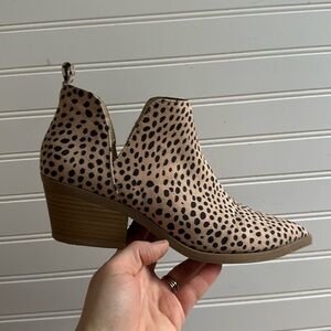 **SOLD** Brand new Leopard Bootie